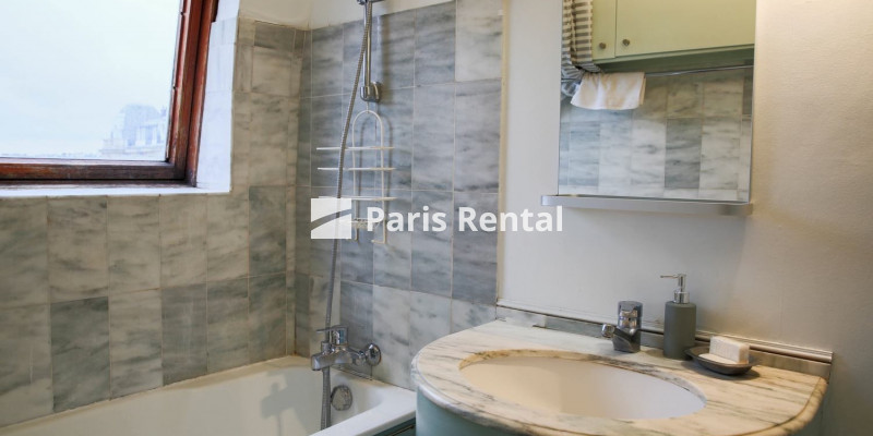Bathroom - 
    15th district
  Paris 75015
