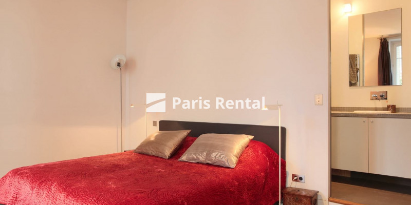 Bedroom - 
    1st district
  Paris 75001

