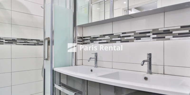Shower-room 1 - 
    15th district
  Grenelle, Paris 75015
