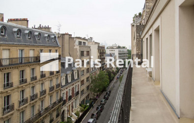Balcony - 
    16th district
  Porte Maillot, Paris 75016
