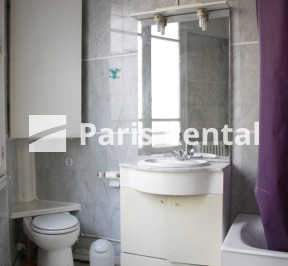 Bathroom - 
    15th district
  Paris 75015
