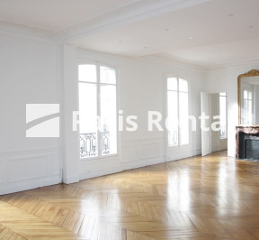 Living room - dining room - 
    17th district
  Monceau, Paris 75017
