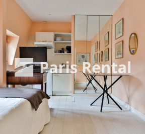 Living room - Bed - 
    8th district
  Champs-Elysées, Paris 75008
