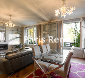 Living room - 
    16th district
  Porte Maillot, Paris 75116
