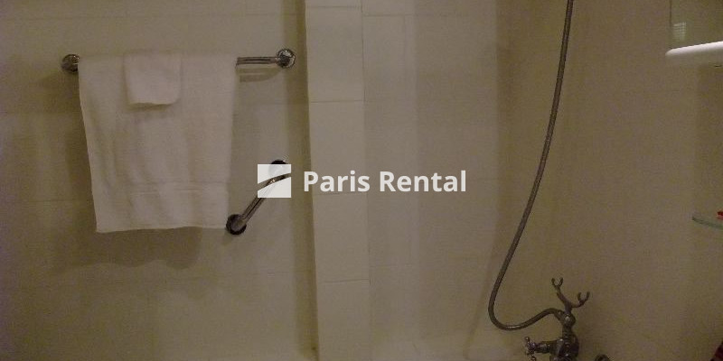 Bathroom - 
    14th district
  Paris 75014
