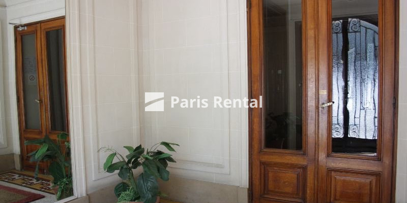 Entrance hall - 
    16th district
  Paris 75016
