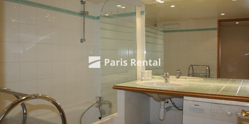 Bathroom - 
    1st district
  Paris 75001
