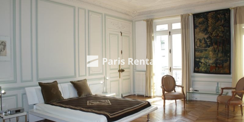 Living room - Bed - 
    8th district
  Etoile, Paris 75008
