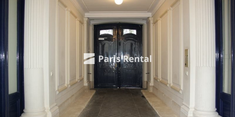 Entrance hall - 
    8th district
  Champs-Elysées, Paris 75008
