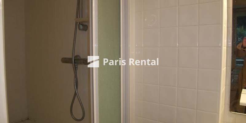 Shower - 
    16th district
  Paris 75016
