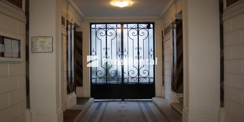 Entrance hall - 
    7th district
  Tour Eiffel / Ecole Militaire, Paris 75007
