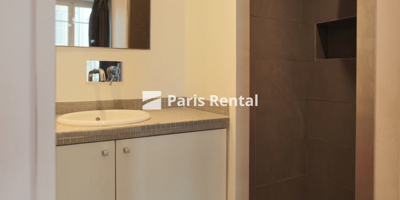 Bathroom (shower only) - 
    1st district
  Paris 75001
