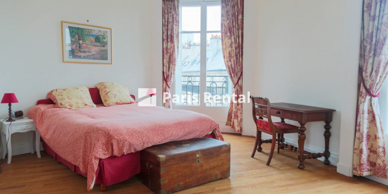 Bedroom - 
    16th district
  Victor Hugo, Paris 75016
