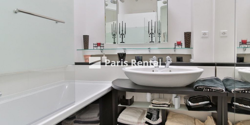 Bathroom - 
    11th district
  République, Paris 75011
