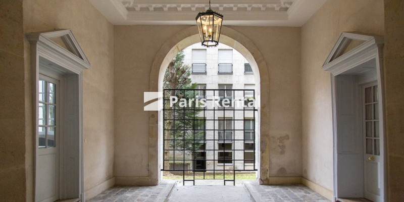 Entrance hall - 
    3rd district
  Le Marais, Paris 75003
