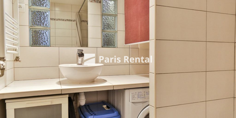 Bathroom - 
    9th district
  Paris 75009
