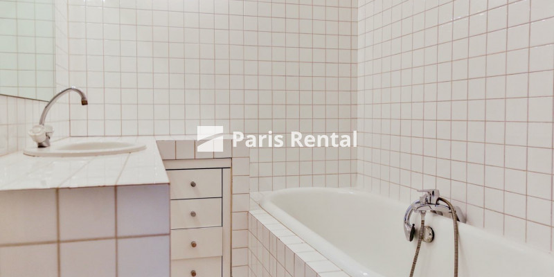 Bathroom - 
    16th district
  Passy - La Muette, Paris 75016

