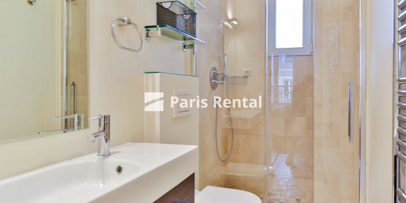 Bathroom - 
    16th district
  Porte Maillot, Paris 75016
