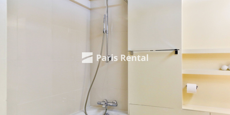 Bathroom - 
    2nd district
  Montorgueil, Paris 75002
