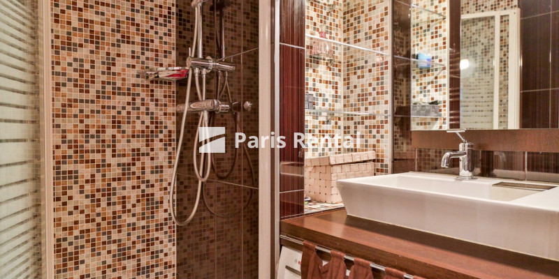 Bathroom (shower only) - 
    LEVALLOIS PERRET
  Levallois-Perret, LEVALLOIS PERRET 92300
