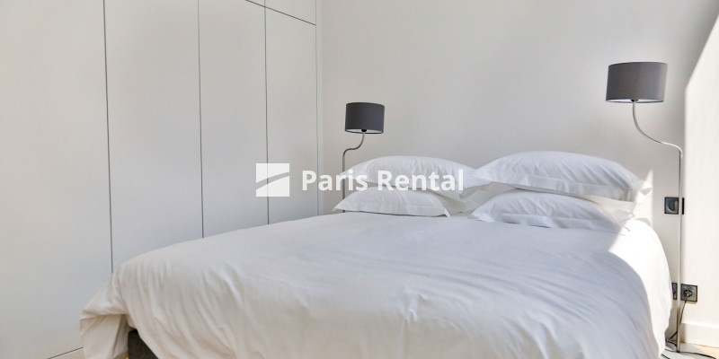 Bedroom - 
    8th district
  Europe-St Lazare, Paris 75008
