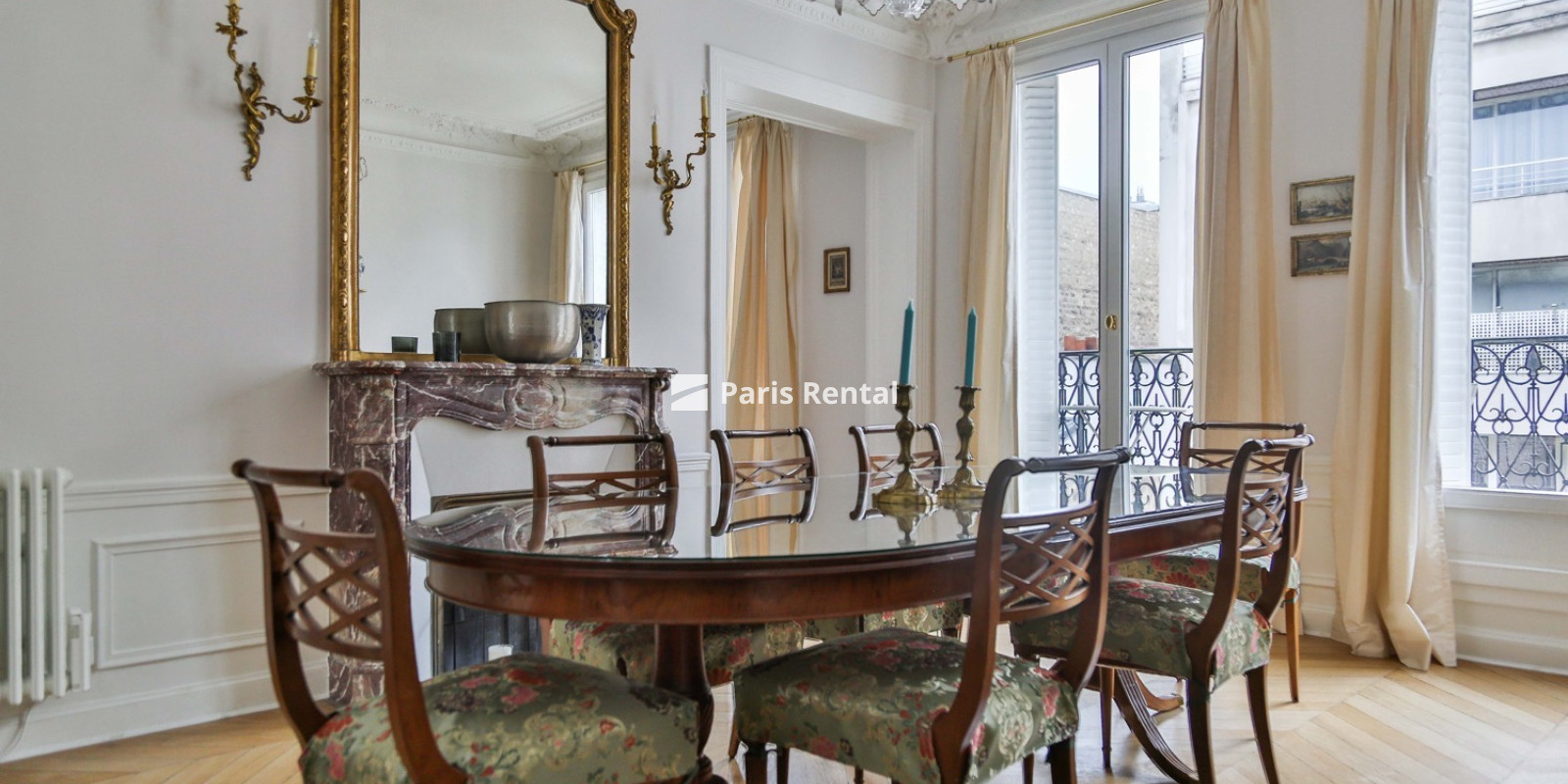 Dining room - 
    16th district
  Victor Hugo, Paris 75016
