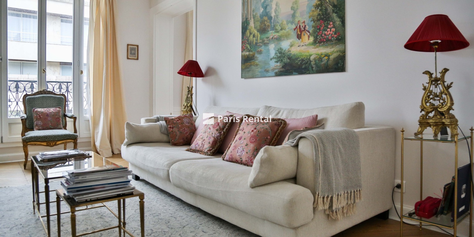 Living room - 
    16th district
  Victor Hugo, Paris 75016
