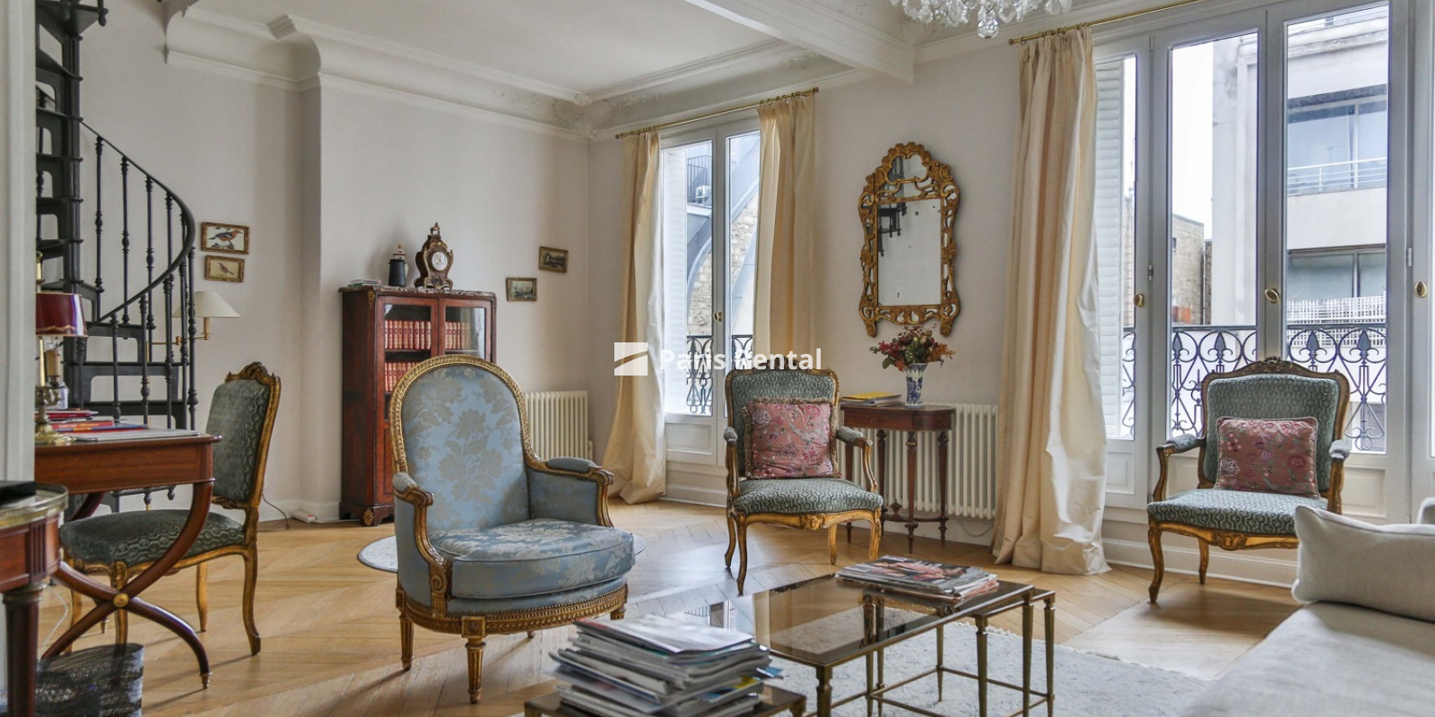 Living room - 
    16th district
  Victor Hugo, Paris 75016
