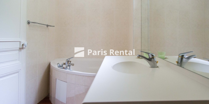 Bathroom 1 - 
    16th district
  Bois de Boulogne, Paris 75016
