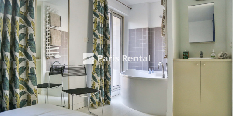 Bathroom - 
    16th district
  Bois de Boulogne, Paris 75016

