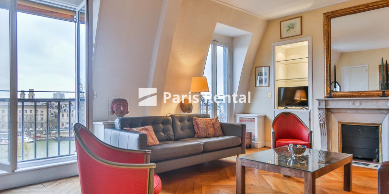 Living room suite - 
    1st district
  Louvre, Paris 75001
