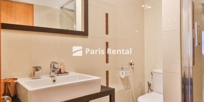 Bathroom (shower only) - 
    16th district
  Trocadéro, Paris 75016
