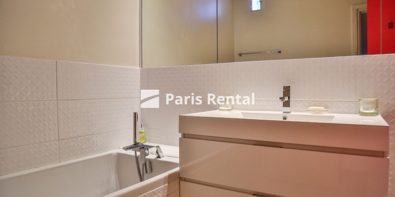 Bathroom 1 - 
    4th district
  Le Marais, Paris 75004
