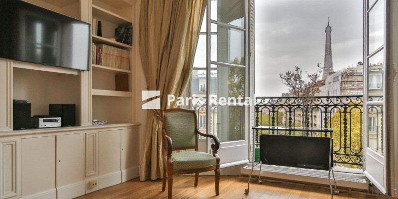 Living room - 
    15th district
  Tour Eiffel, Paris 75015
