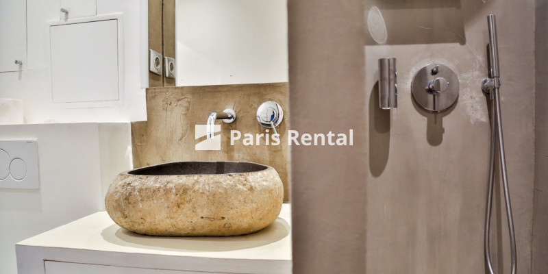 Bathroom (shower only) - 
    15th district
  Grenelle, Paris 75015
