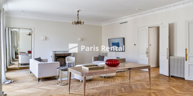 Living room - dining room - 
    17th district
  Wagram, Paris 75017
