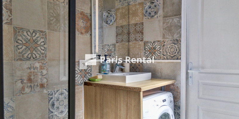 Bathroom - 
    13th district
  Butte-aux-Cailles, Paris 75013
