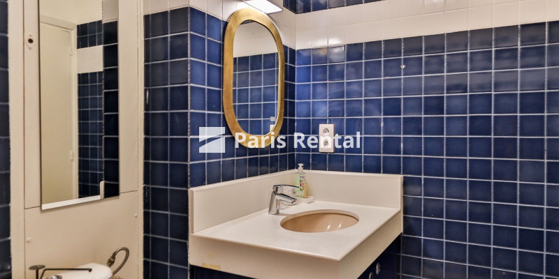 Bathroom - 
    1st district
  Les Halles, Paris 75001
