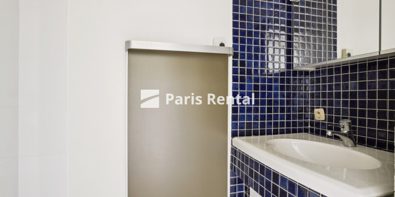 Bathroom (shower only) - 
    16th district
  Auteuil, Paris 75016
