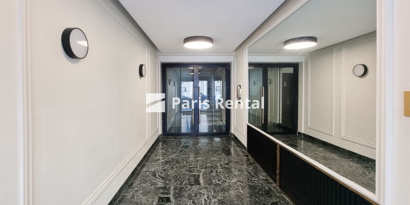Entrance hall - 
    17th district
  Porte Maillot, Paris 75017

