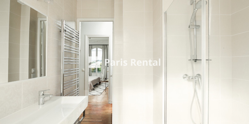 Bathroom 1 - 
    16th district
  Bois de Boulogne, Paris 75016
