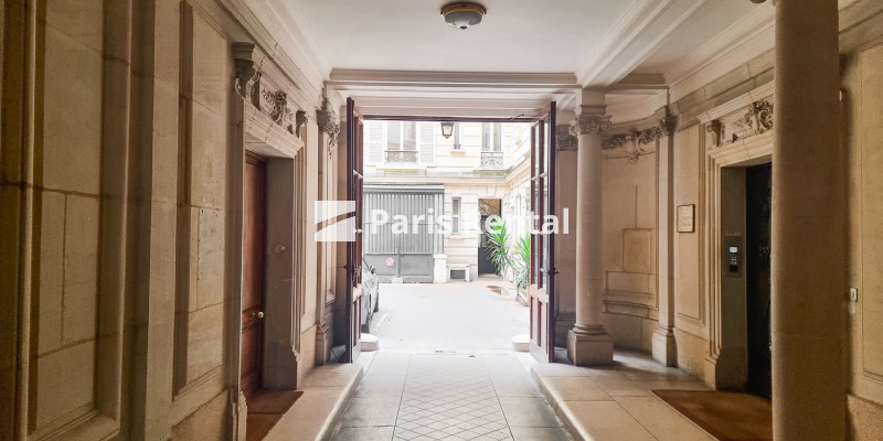 Entrance hall - 
    8th district
  Monceau, Paris 75008
