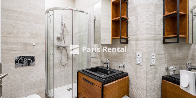 Shower-room 2 - 
    16th district
  Porte Maillot, Paris 75116
