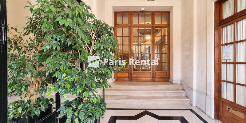 Entrance hall - 
    6th district
  St.Germain des Prés, Paris 75006
