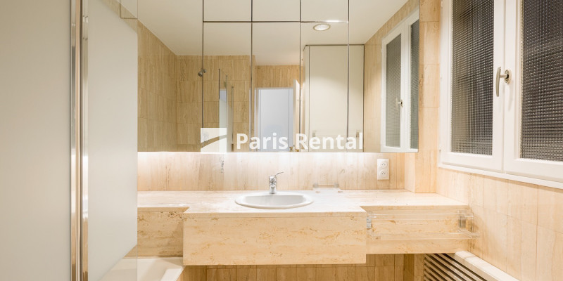 Bathroom 2 - 
    8th district
  Triangle d'Or, Paris 75008
