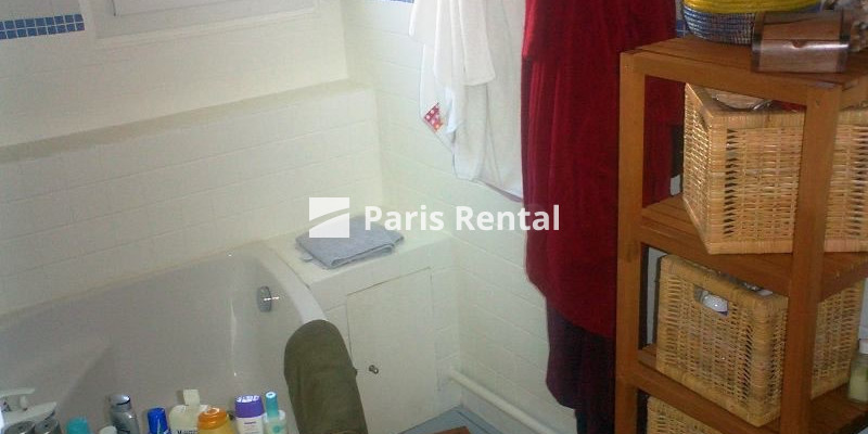 Bathroom - 
    11th district
  Paris 75011
