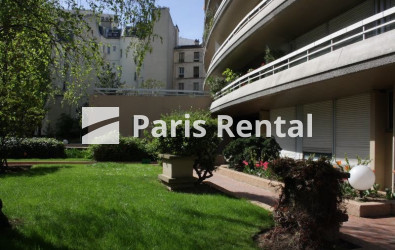 Entrance - 
    15th district
  Paris 75015
