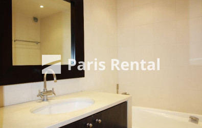 Bathroom 1 - 
    16th district
  Victor Hugo, Paris 75116

