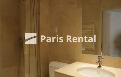 Bathroom (shower only) - 
    8th district
  Paris 75008
