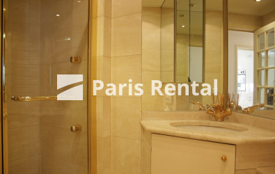 Bathroom (shower only) - 
    17th district
  Paris 75017
